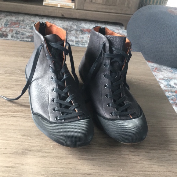 Dear heather gentle souls black - Picture 2 of 8